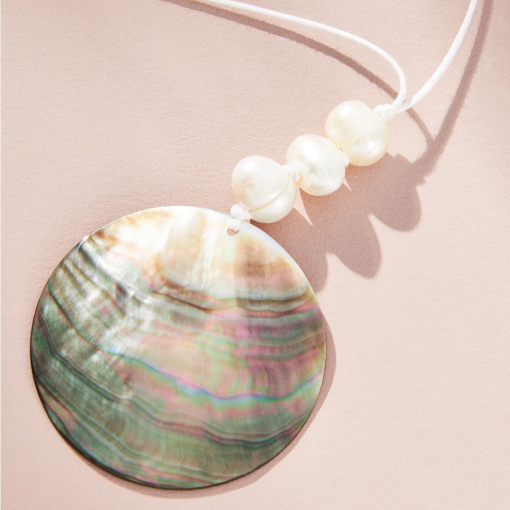NWT Anthropologie Frasier Mother-of-Pearl and Freshwater Pearl Necklace